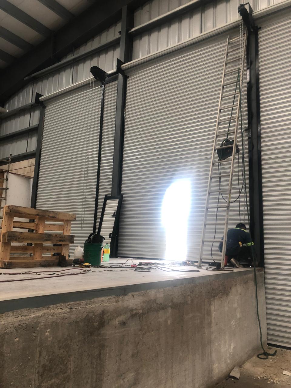 Instalación de Cortinas Comerciales